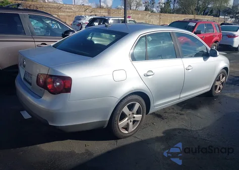 2008 Volkswagen Jetta Se/Sel z USA, uszkodzony, nr VIN 3VWRZ71K48M033580